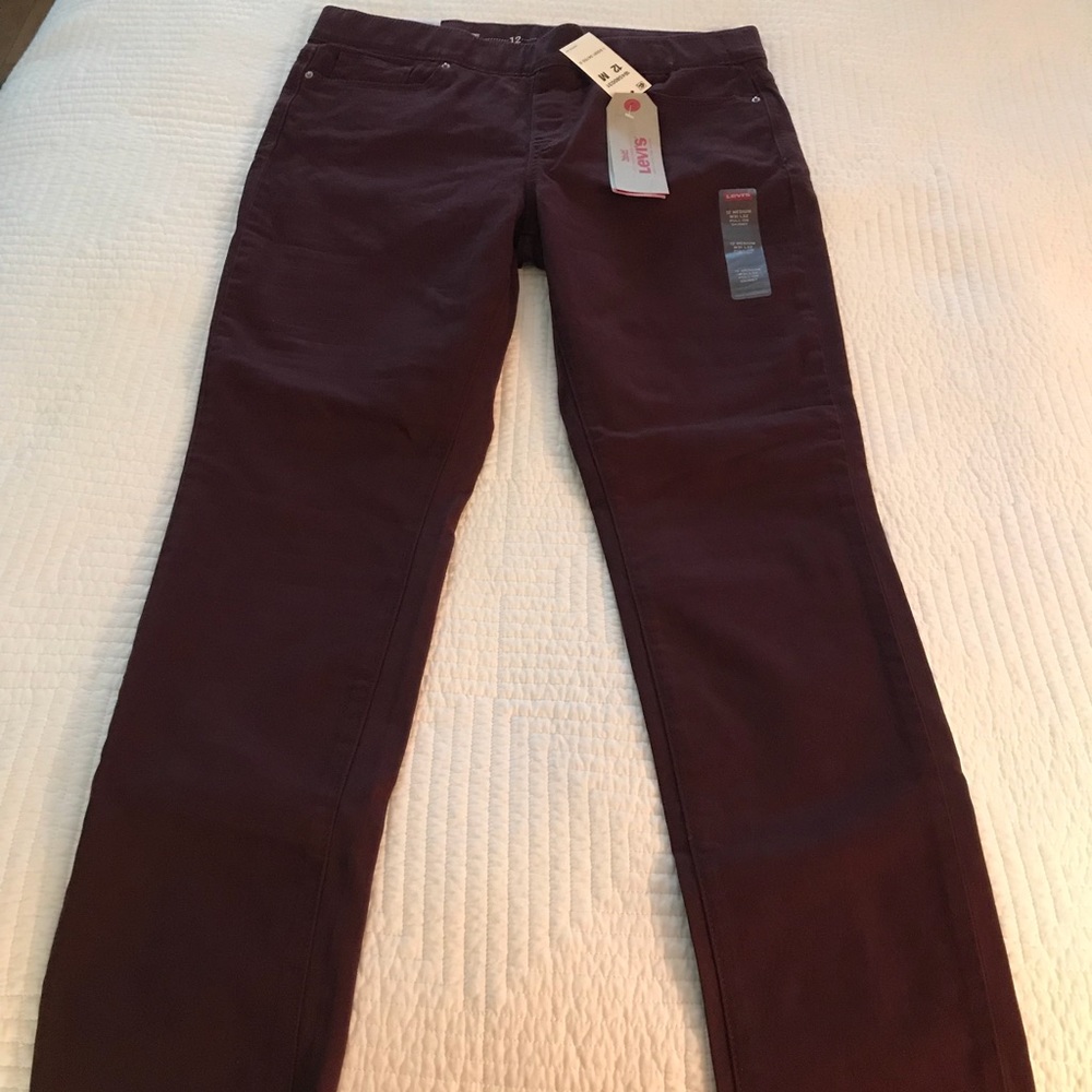 Levi’s perfectly slimming pull-on skinny jeans